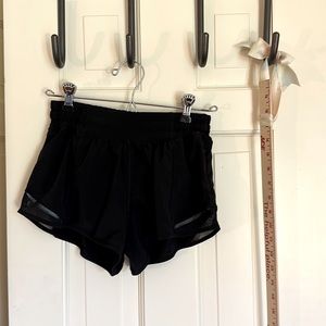Lululemon- Hotty Hot Low-Rise Lined Shorts 2.5 inches